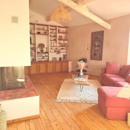 Mas Shantala 5 Chambres, Jacuzzi 12-14 Personnes Holiday home